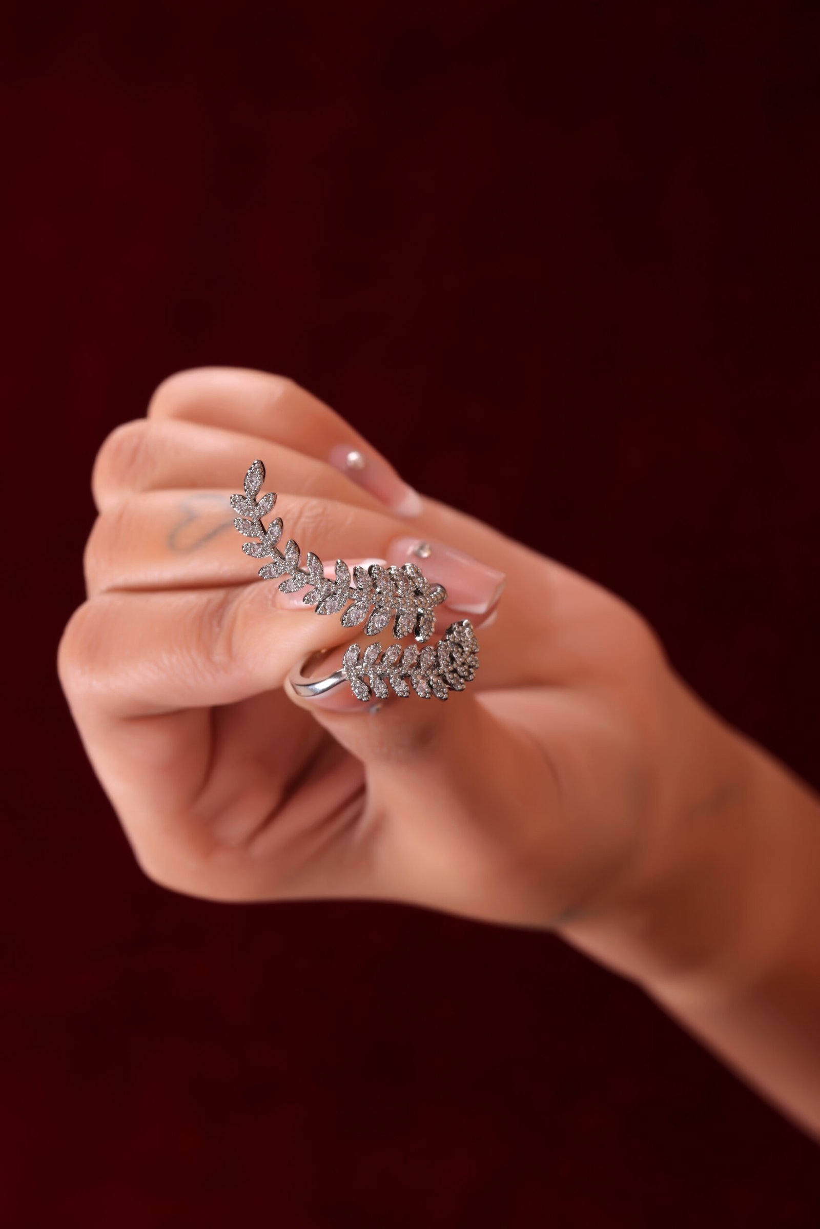 Leaf and Vine Diamond Wedding Ring – A Symbol of Love, Nature, and Eternal Beauty - Image 3