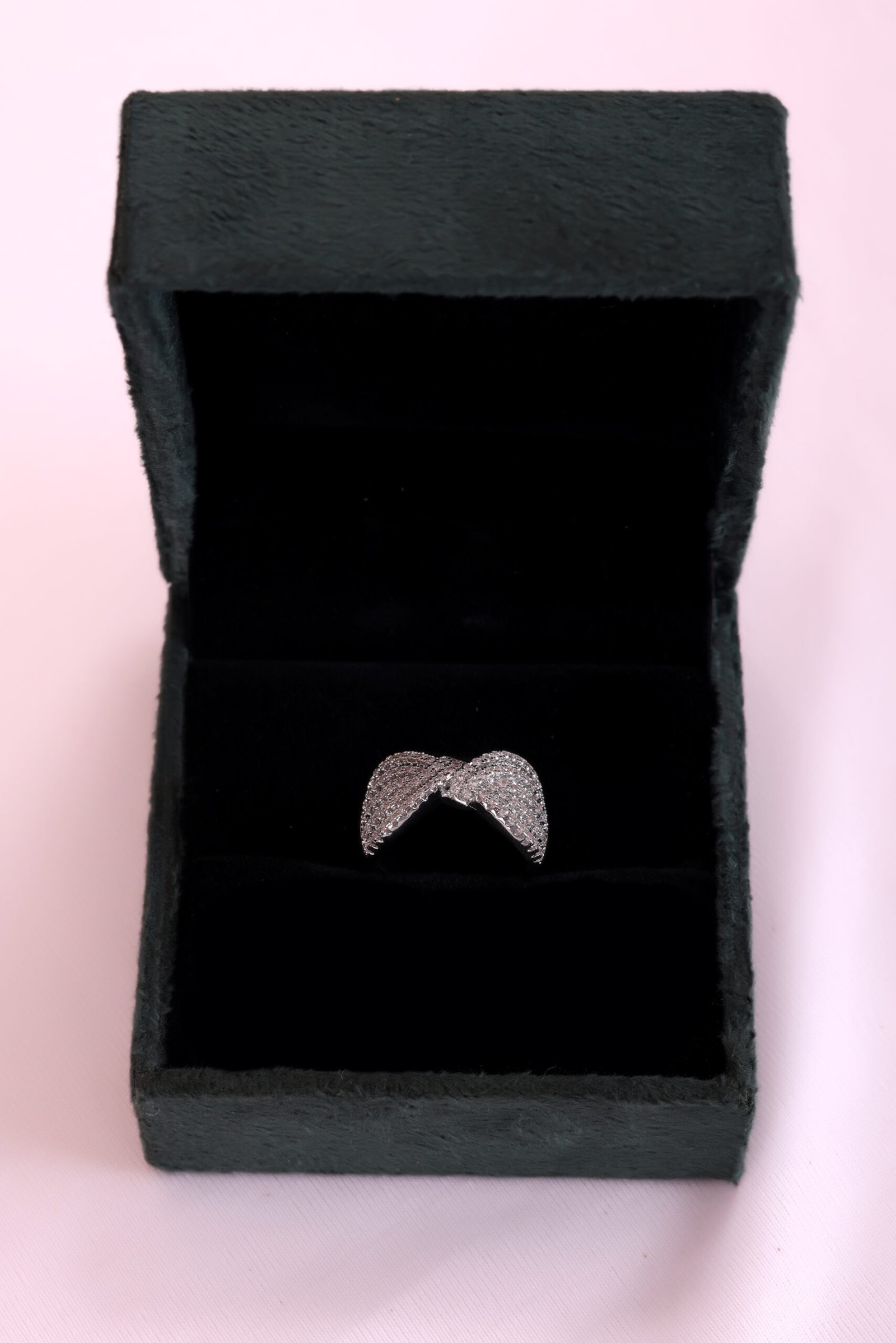 Elegant Crossover Diamond Ring – Radiant Sparkle & Timeless Design Give me long description with emoji - Image 8