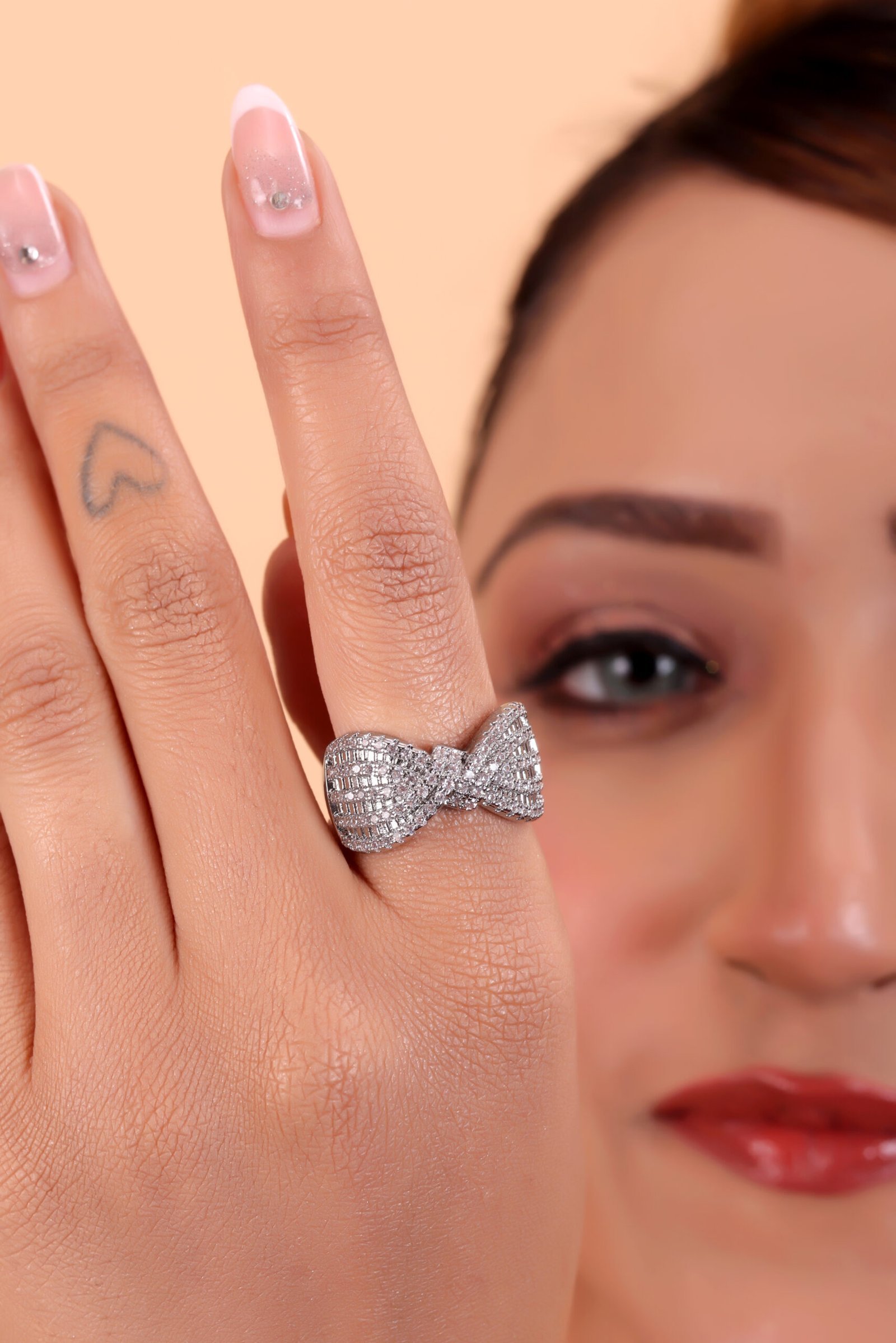 Elegant Crossover Diamond Ring – Radiant Sparkle & Timeless Design Give me long description with emoji - Image 5