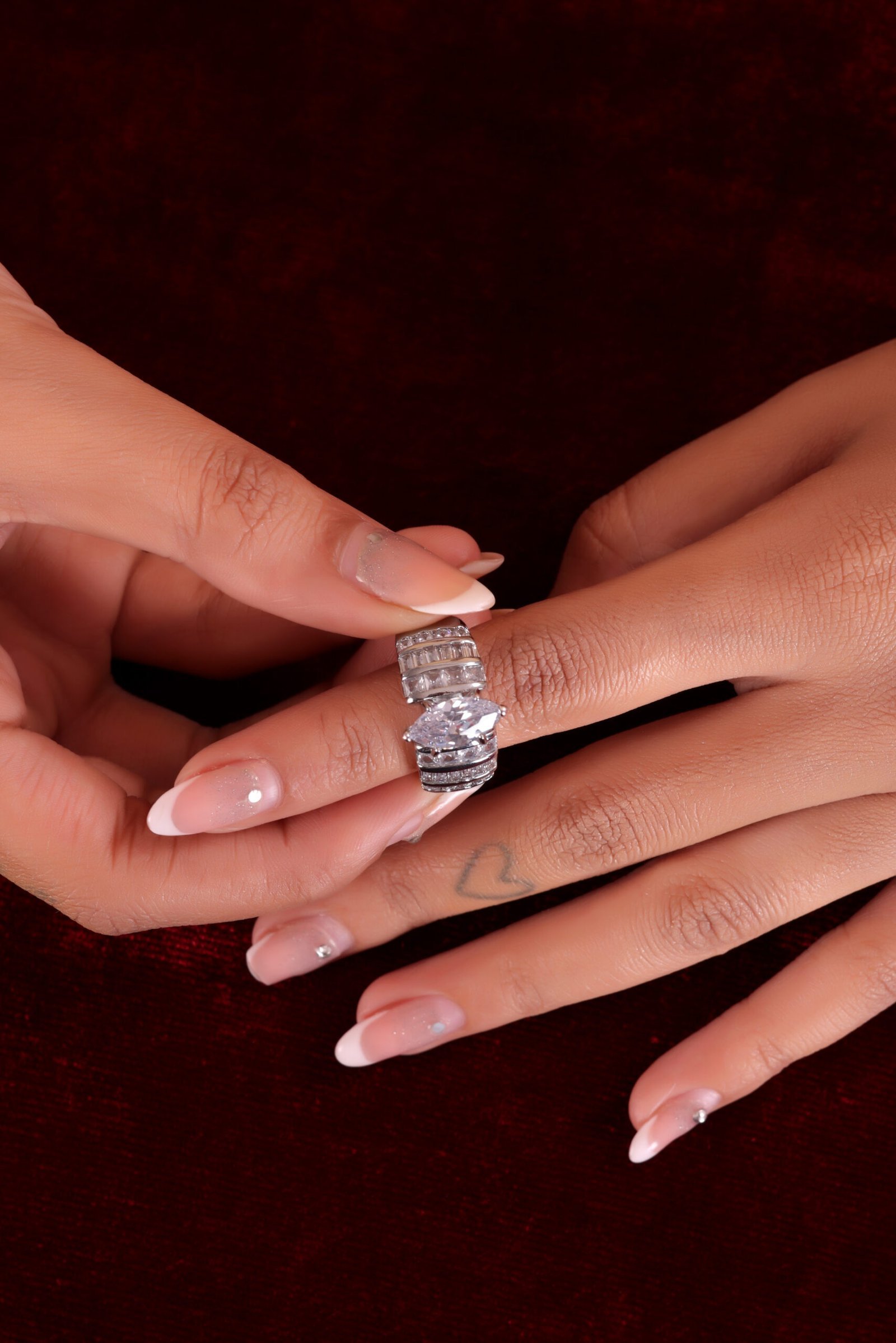 Elegant Marquise-Cut Diamond Ring with Channel-Set Accents - Image 3