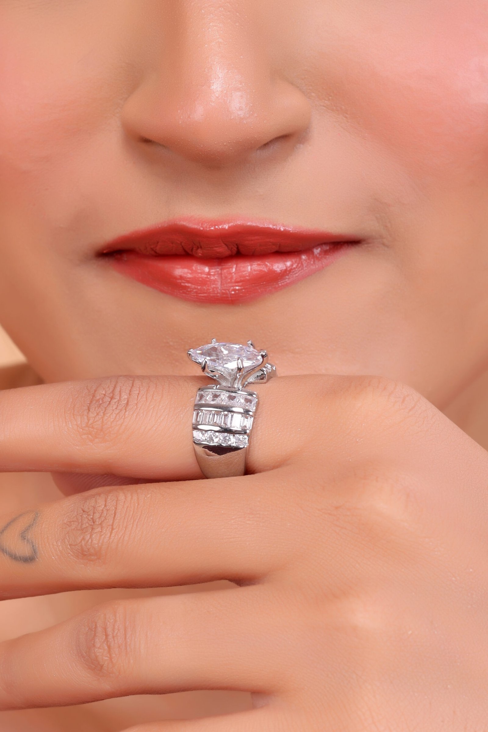 Elegant Marquise-Cut Diamond Ring with Channel-Set Accents - Image 6