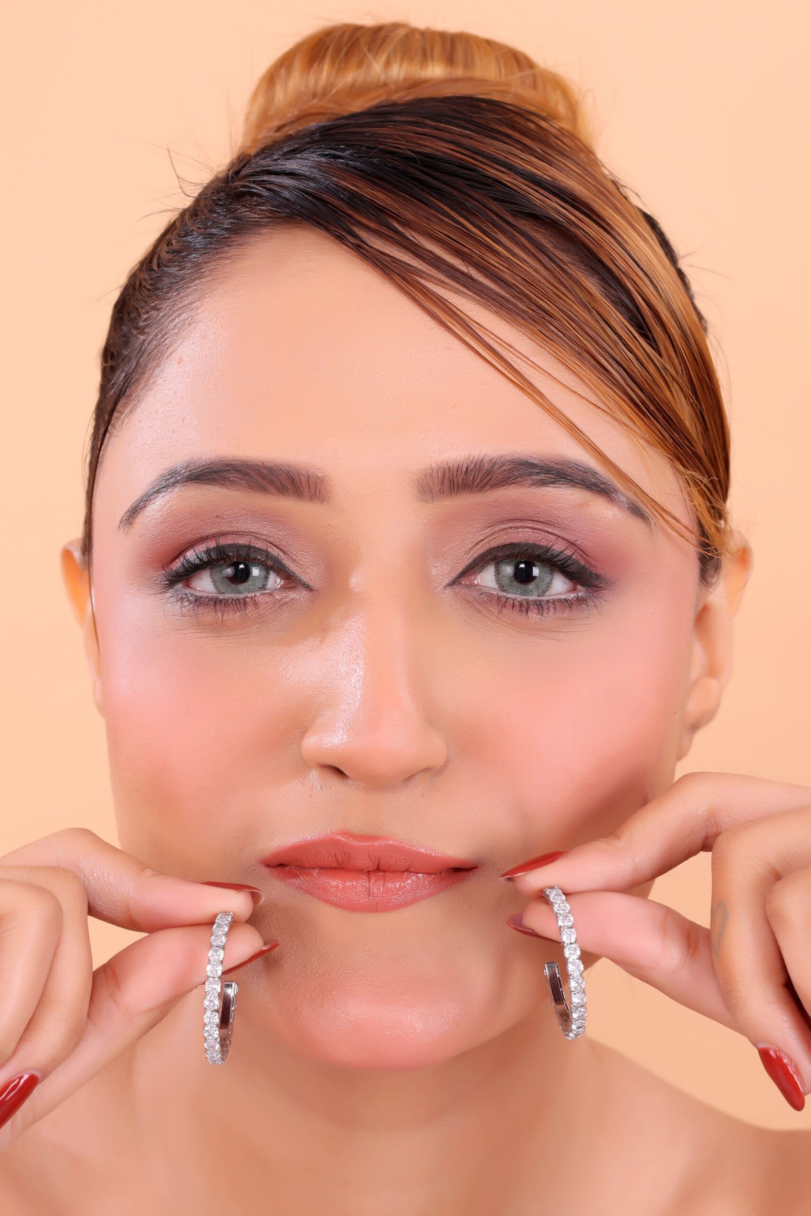 Elegant Diamond Hoop Earrings in White Gold – Timeless Sparkle & Luxury - Image 3