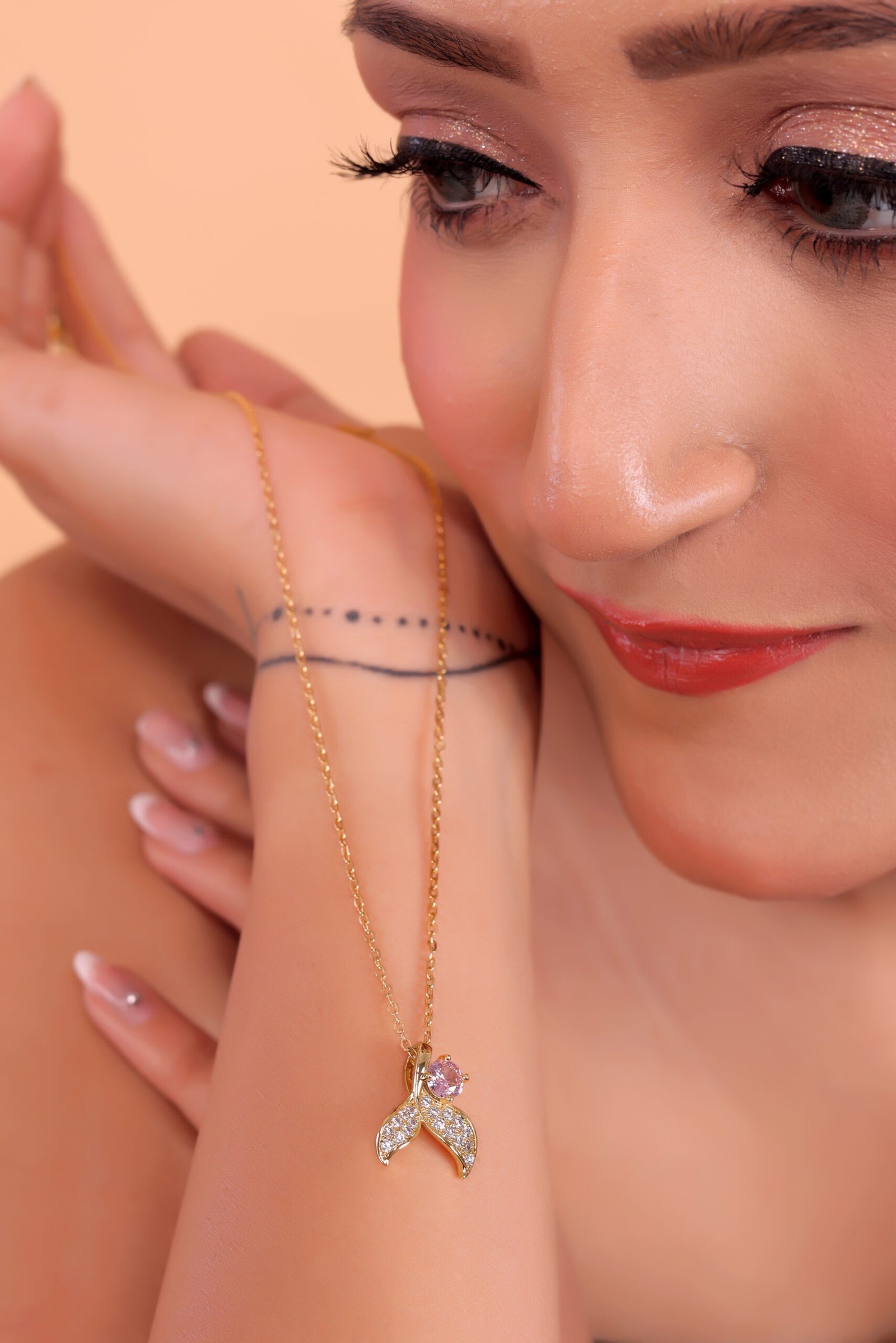 Elegant Gold Necklace with Pink and White Gemstone Pendant - Image 3