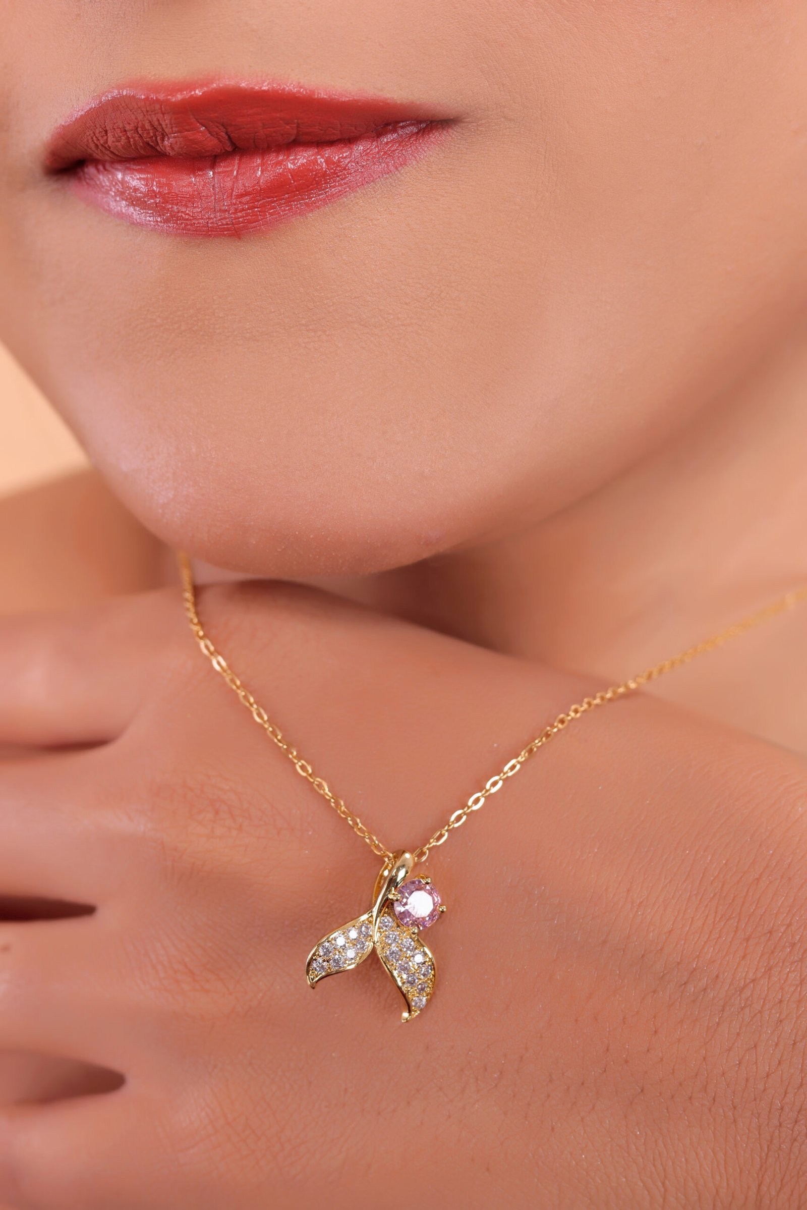 Elegant Gold Necklace with Pink and White Gemstone Pendant - Image 8