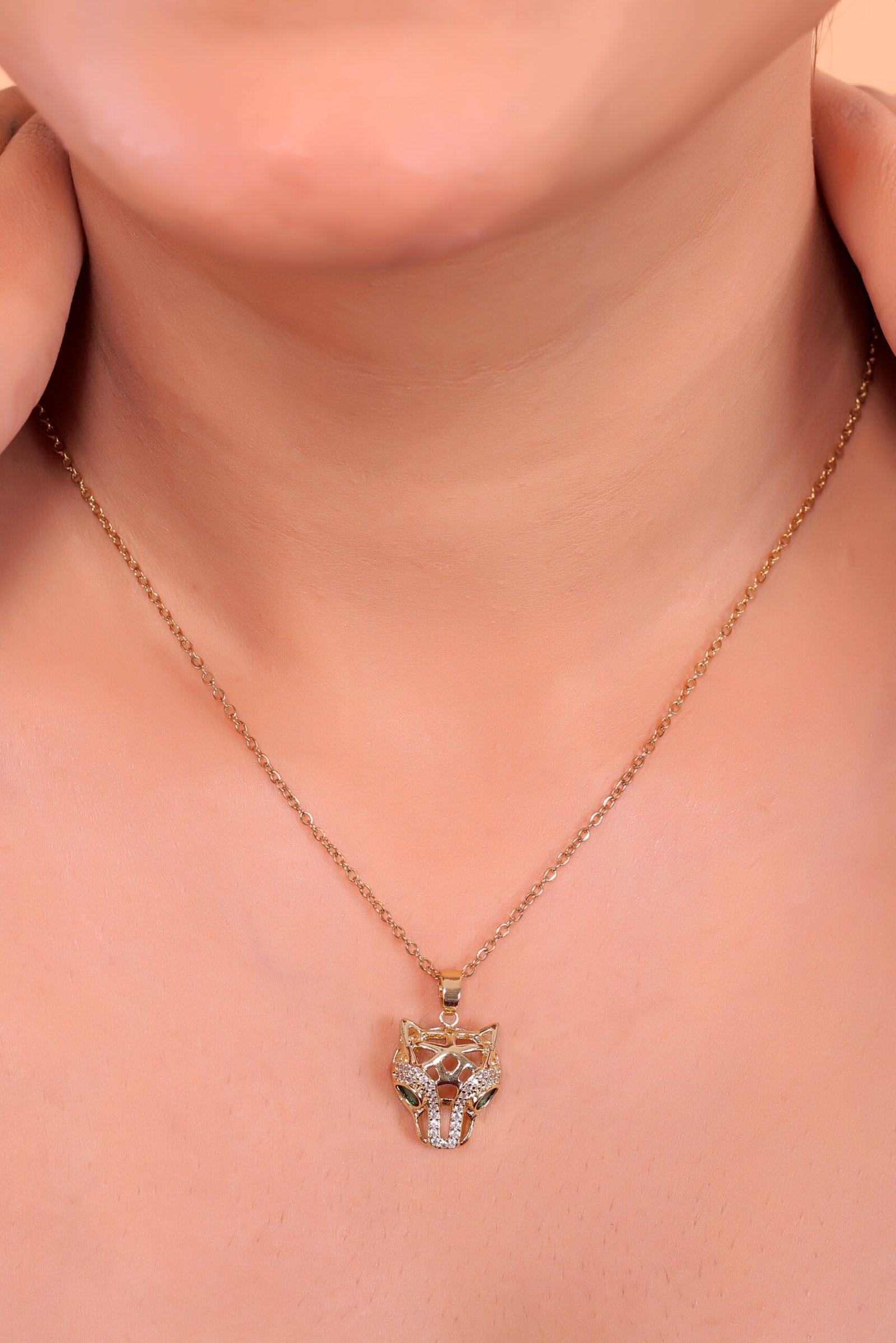 Luxury Panther Head Pendant Necklace – Gold with Sparkling Stones & Emerald Eyes