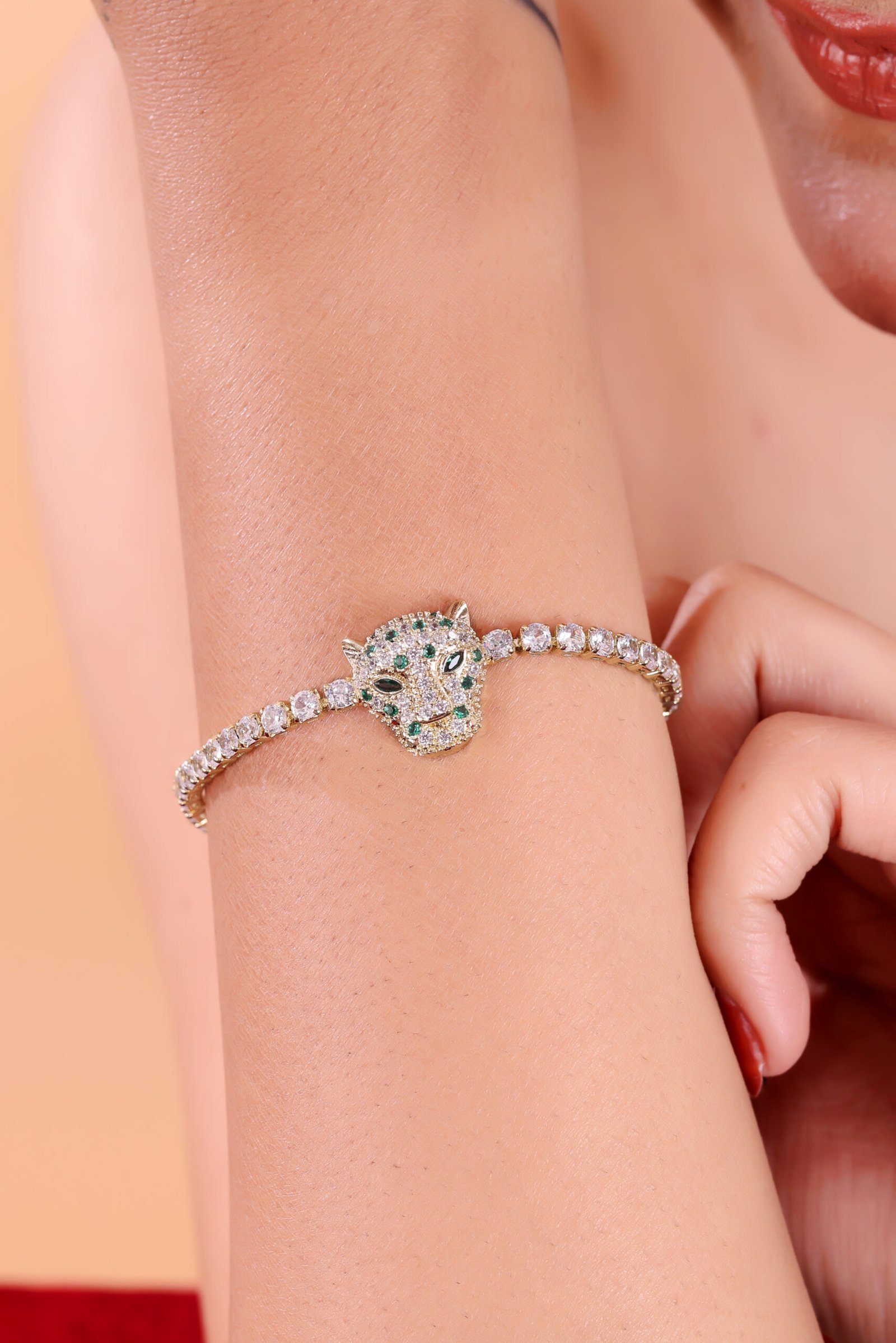 Elegant Panther Bracelet with Sparkling Stones – Fierce & Luxurious Style - Image 4