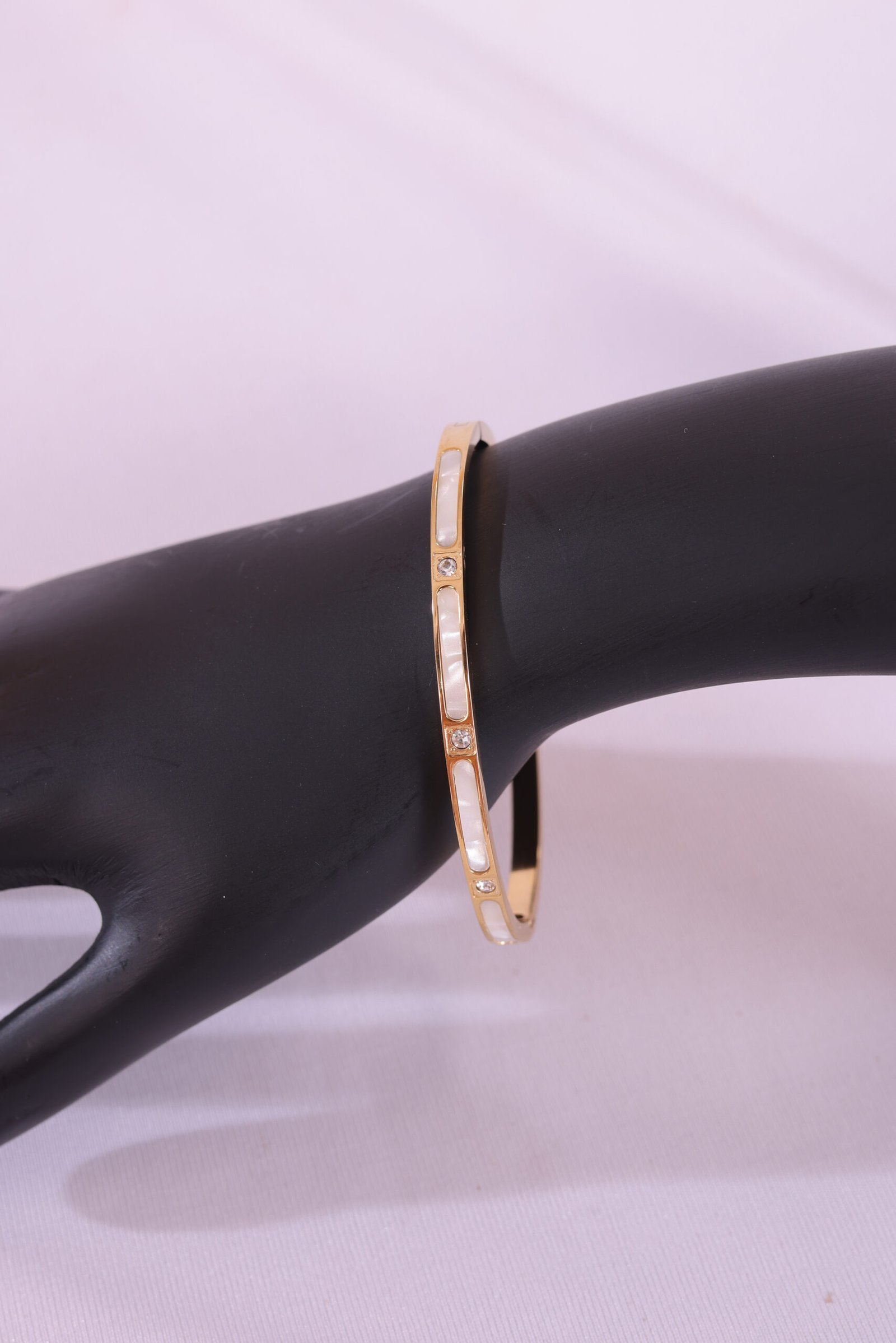 Exquisite Luxury Bangle with Elegant Pearl Accents and Dazzling Diamond Detailing, A Timeless Symbol of Sophistication and Glamour for Women - Image 7