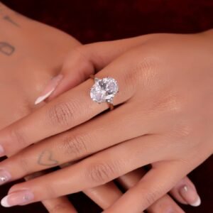 Exquisite Oval-Cut Diamond Solitaire Ring in Luxurious Yellow Gold Setting